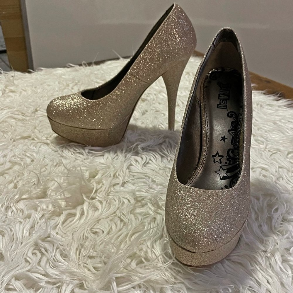 Brash Cute Sparkle Gold Platform Heels